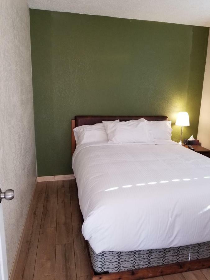 Sun Plaza Motel Sundre 外观 照片